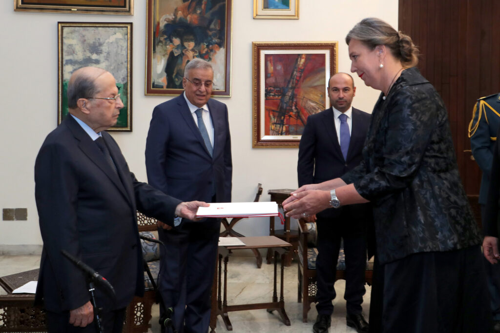 الرئيس عون تسلم أوراق إعتماد سفير ماليزيا وسفيرة سويسرا الدكتورة 11212
