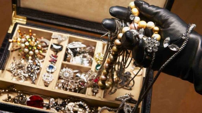 سرِقة مجوهرات وأموال من منزل أحد المواطنين في الهلالية 112112