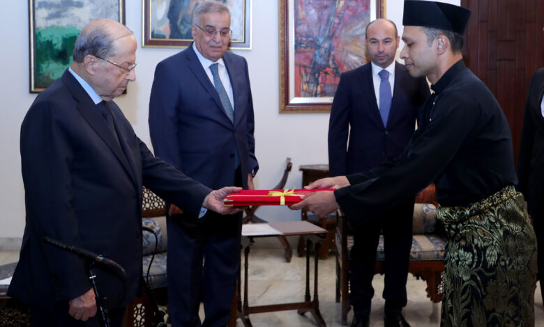 الرئيس عون تسلم أوراق إعتماد سفير ماليزيا وسفيرة سويسرا الدكتورة 112112