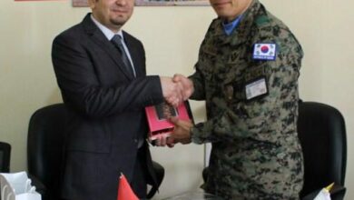 الدكتور حسن تاج الدين مستقبلا الكتيبة الكورية العاملة في اطار قوات اليونيفيل لحفظ السلام في ثاوية ستارز كولدج 112112