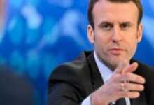 رشق الرئيس ماكرون ببيضة في مدينة ليون الفرنسية 112112