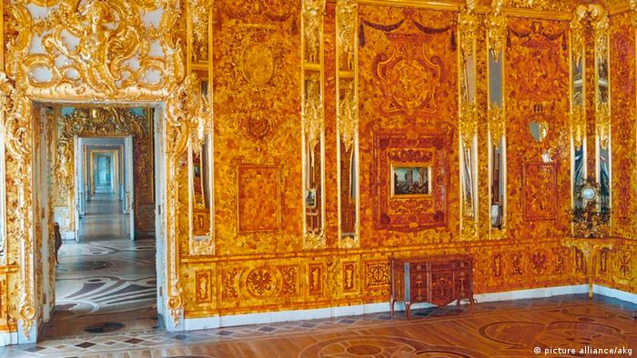 Rekonstruktion des Bernsteinzimmers im Katharinenpalast in Sankt Petersburg (Foto: picture alliance/akg)