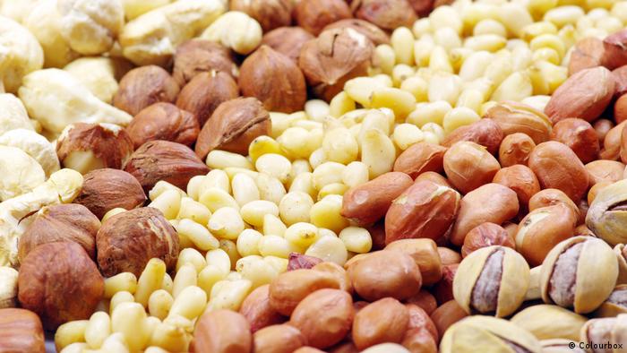 verschiedene Nüsse (Colourbox)
