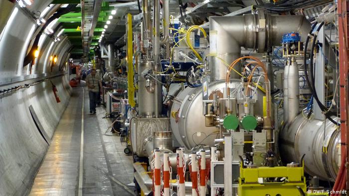  CERN: LHC Heliumkühlung