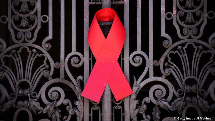 AIDS HIV rote Schleife Rio de Janeiro (Getty Images/T.Weidman)