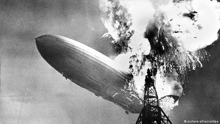  USA Deutschland Zeppelin Das Luftschiff Hindenburg explodiert in Lakehurst