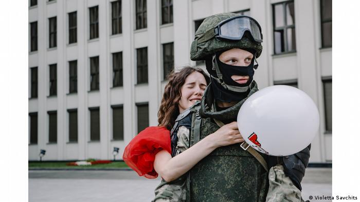 EINSCHRÄNKUNG | Fotobuch Fotos für die Pressefreiheit 2021 | Violetta Savchits, Belarus