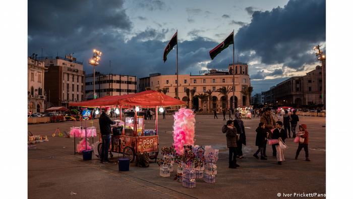 EINSCHRÄNKUNG | Fotobuch Fotos für die Pressefreiheit 2021 | Ivor Prickett, Libyen