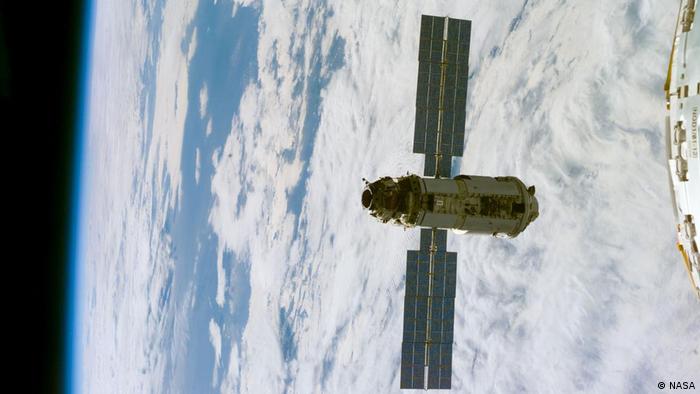  Sarja, das erste Modul der ISS, im Weltall. (NASA)