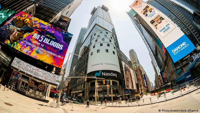 ميدان تايمز سكوير في مدينة نيويورك ميدان تايمز سكوير في مدينة نيويورك