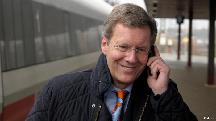 Christian Wulff telefoniert