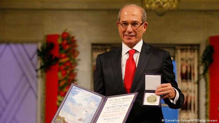 رئيس منظمة حظر الاسلحة الكيميائية أحمد أوزومجو يستلم جائزة نوبل للسلام 2013