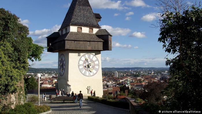 Österreich Graz - Die schönsten Uhren Europas (picture-alliance/dpa/Votava)