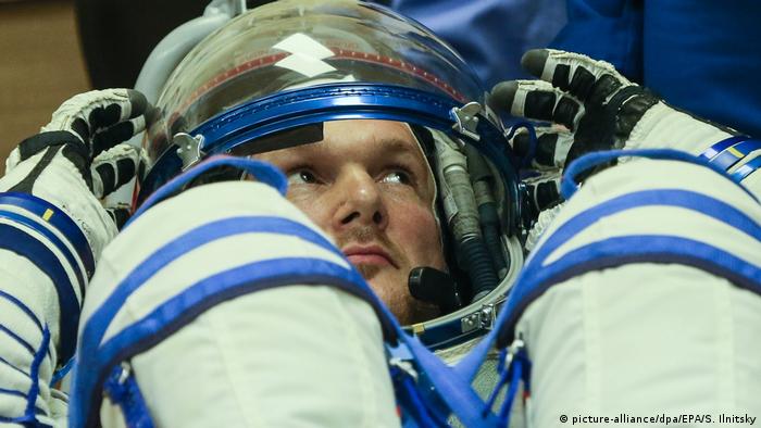 Astronaut Alexander Gerst (picture-alliance/dpa/EPA/S. Ilnitsky) Astronaut Alexander Gerst (picture-alliance/dpa/EPA/S. Ilnitsky)