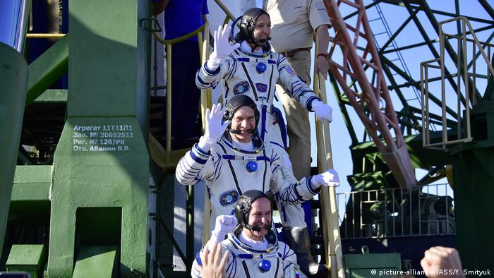 Kasachstan Baikonur Astronauten vor dem Abflug (picture-alliance/TASS/Y. Smityuk) Kasachstan Baikonur Astronauten vor dem Abflug (picture-alliance/TASS/Y. Smityuk)