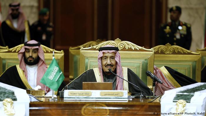 Saudi-Arabien Gipfeltreffen Golf-Kooperationsrat in Riad (picture-alliance/AP Photo/A. Nabil) Saudi-Arabien Gipfeltreffen Golf-Kooperationsrat in Riad (picture-alliance/AP Photo/A. Nabil)