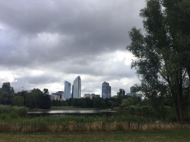 صورة للحي الشعبي بابلو بيكاسو من حديقة المنطقة "أندري مالرو".