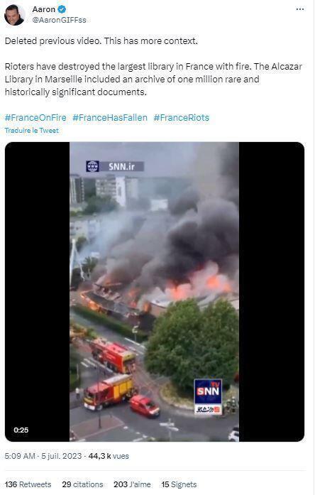 صورة مثبتة من الشاشة من منشور يؤكد أنه يظهر الحريق في مكتبة ألكازار في مرسيليا.