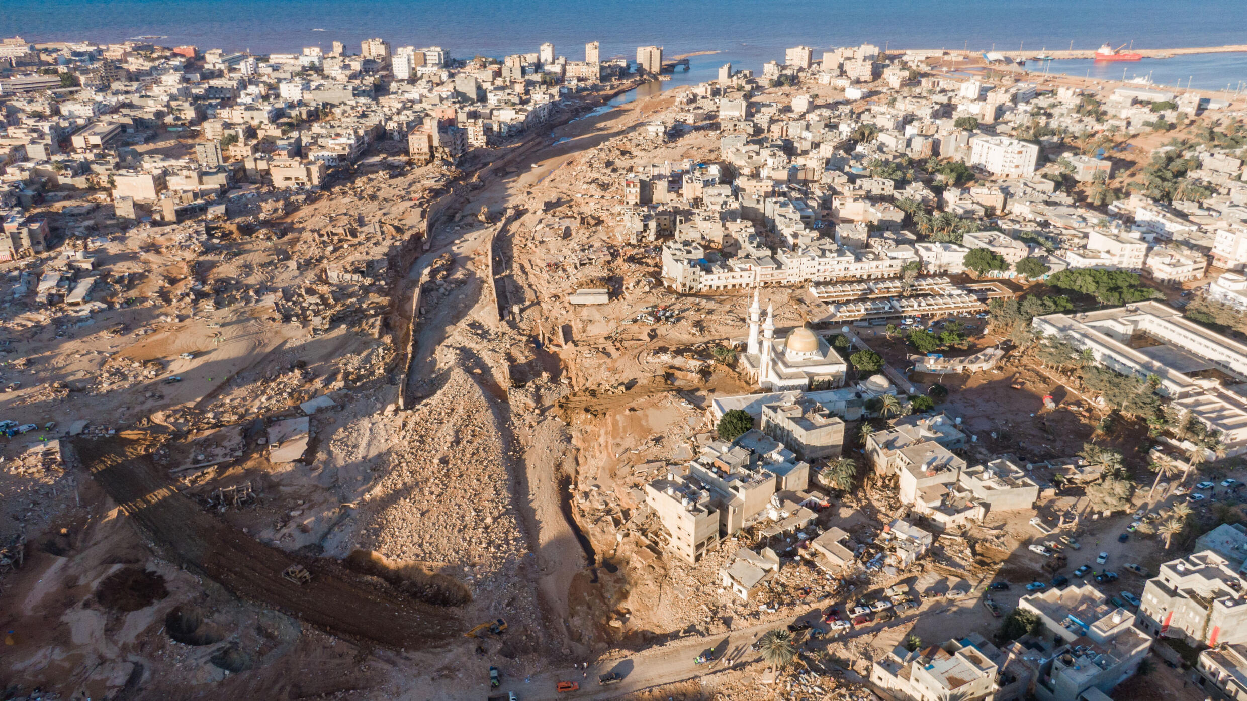 المياه التي صبت في البحر المتوسط تركت البنية التحتية لمدينة درنة مدمرة بالكامل وتحتاج إلى مساعدات دولية من أجل إعادة تأهيلها من جديد. 23 أيلول/سبتمبر 2023.