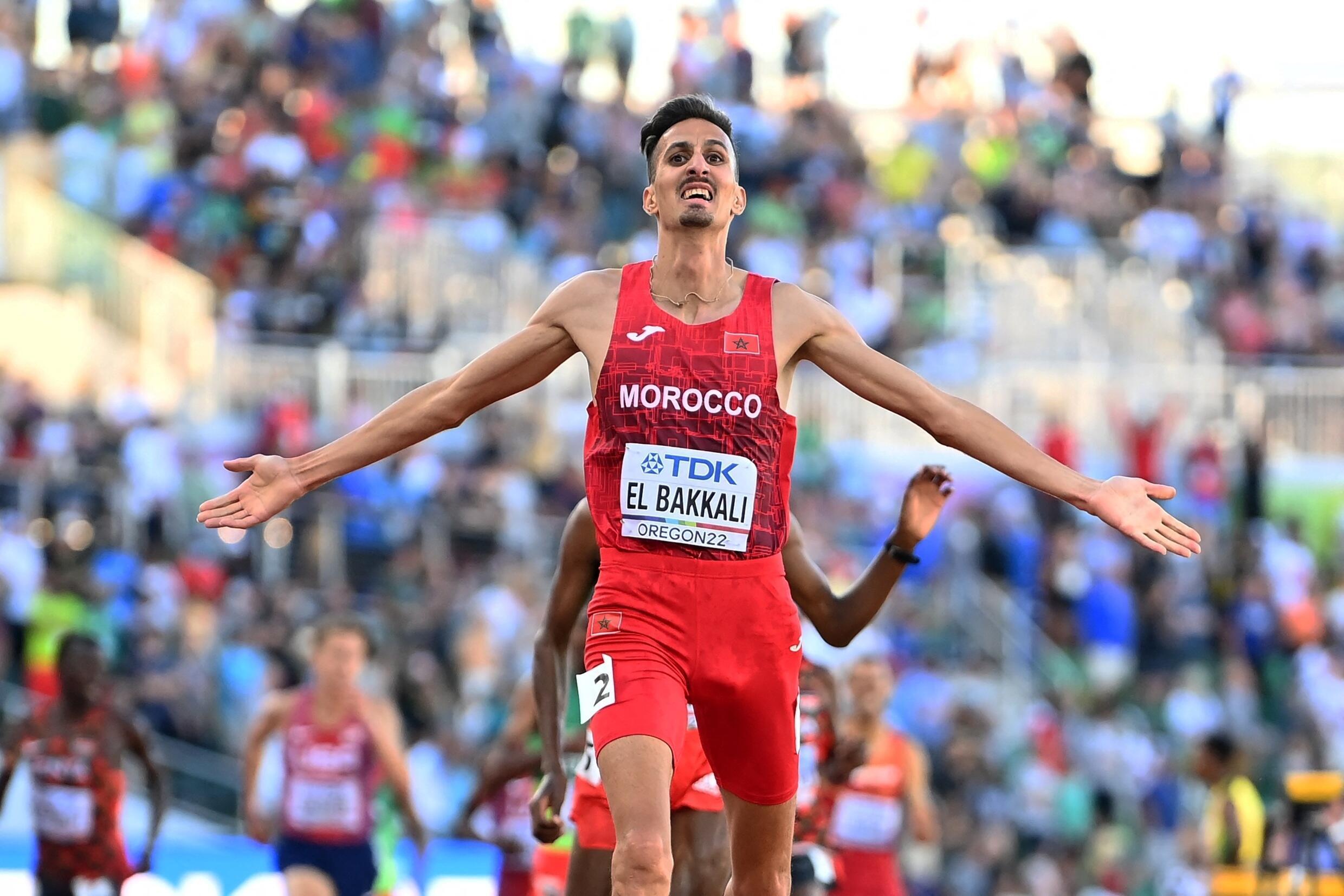 المغربي سفيان البقالي فاز بذهبية سباق 3000 متر موانع في مونديال يوجين لألعاب القوى في 19 تموز/يوليو 2022.