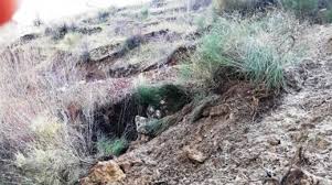 انهيار صخري على طريق عام بلدة بطرماز 112112
